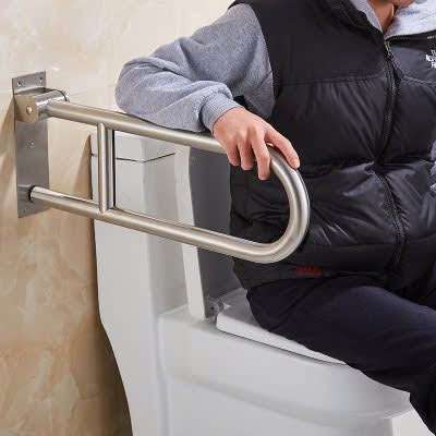 Sử dụng tay vịn toilet an toàn giúp hạn chế tối đa các tai nạn bất ngờ trong nhà vệ sinh