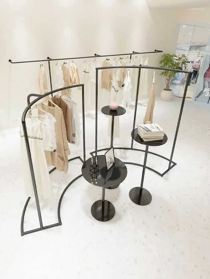 mẫu gi&aacute; treo quần &aacute;o shop thời trang đẹp
