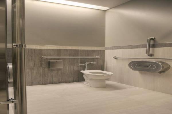 CÁCH TỰ KIỂM TRA TAY VỊN TOILET CÓ ĐANG BỊ LỎNG HOẶC SAI VỊ TRÍ KHÔNG?