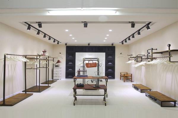 MẪU GIÁ TREO SHOP THỜI TRANG ĐƯỢC ƯA CHUỘNG NĂM NAY – CẬP NHẬT XU HƯỚNG MỚI